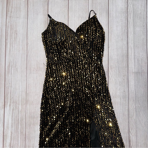 NWOT Gold Beaded Dress - Picture 4 of 14